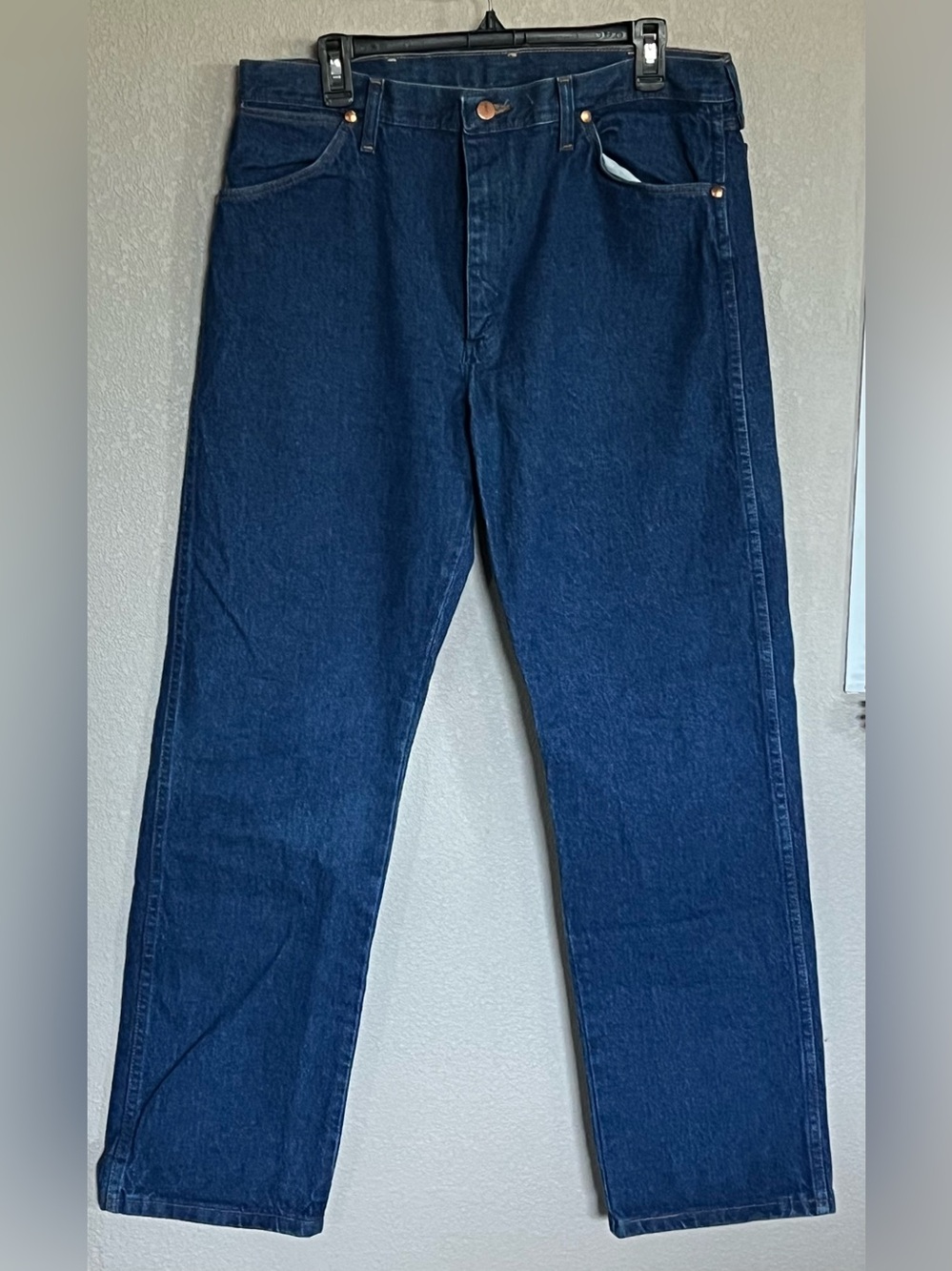 2000s Wrangler Men’s Straight Leg Dark Blue Denim Jeans size 35x32
